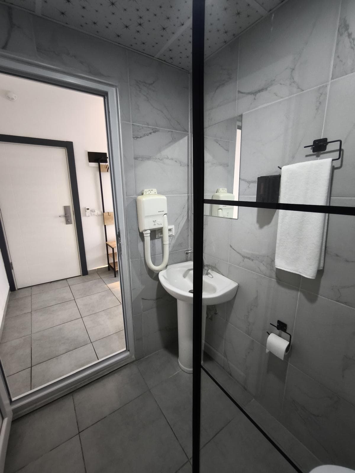 Deluxe Room — 7